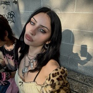 hii friends, i’m cami! 0.0